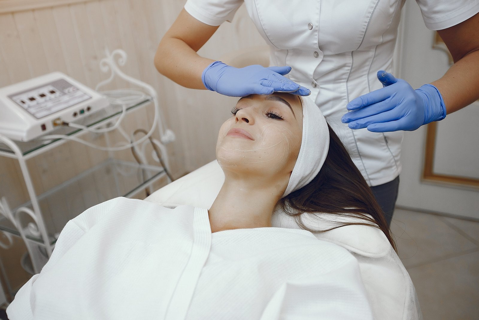 How to Take Care of Yourself After Getting a Face Lift Procedure 1 face lift