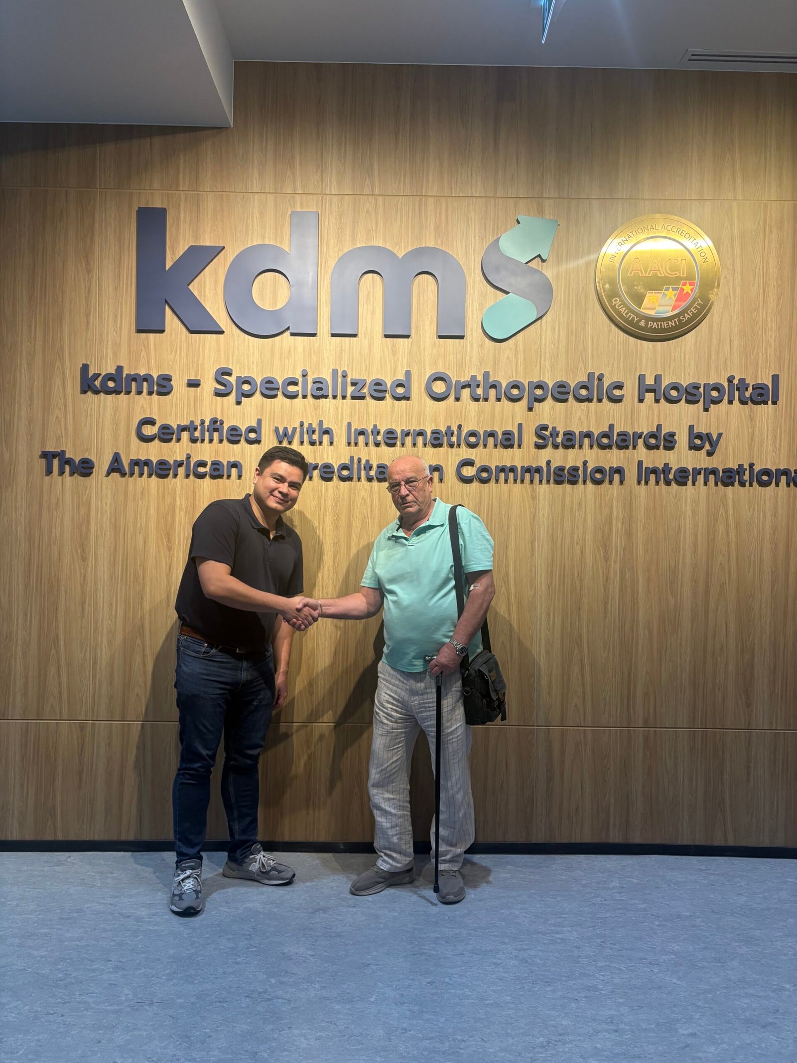 Alex from Medidash Global meeting Steven Parker on his arrival in Bangkok