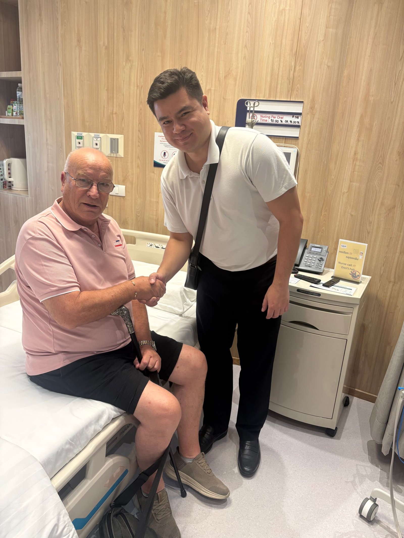 Steven Parker shaking hands with Medidash Global founder Alex in his private hospital room in Bangkok