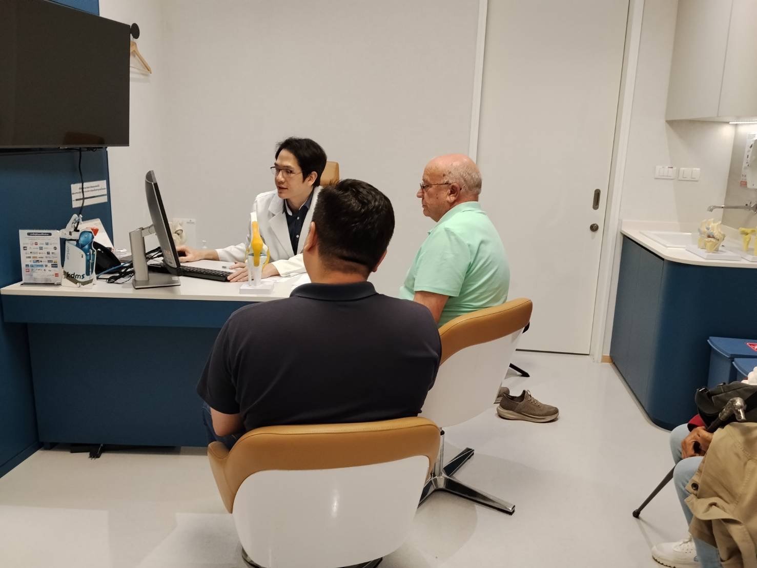 Steven Parker in his pre-operative consultation with the orthopaedic surgeon, accompanied by Medidash Global founder Alex