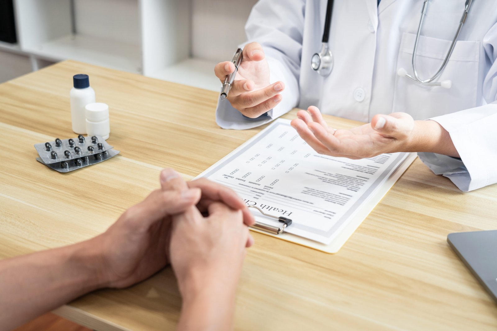 doctor working diagnosis recommend something method with patient treatment after results about problem illness patient scaled